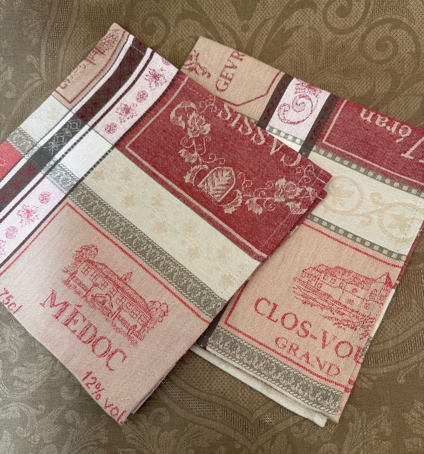 L'Ensoleillade Jacquard Napkin: "Bar A Vin" Red