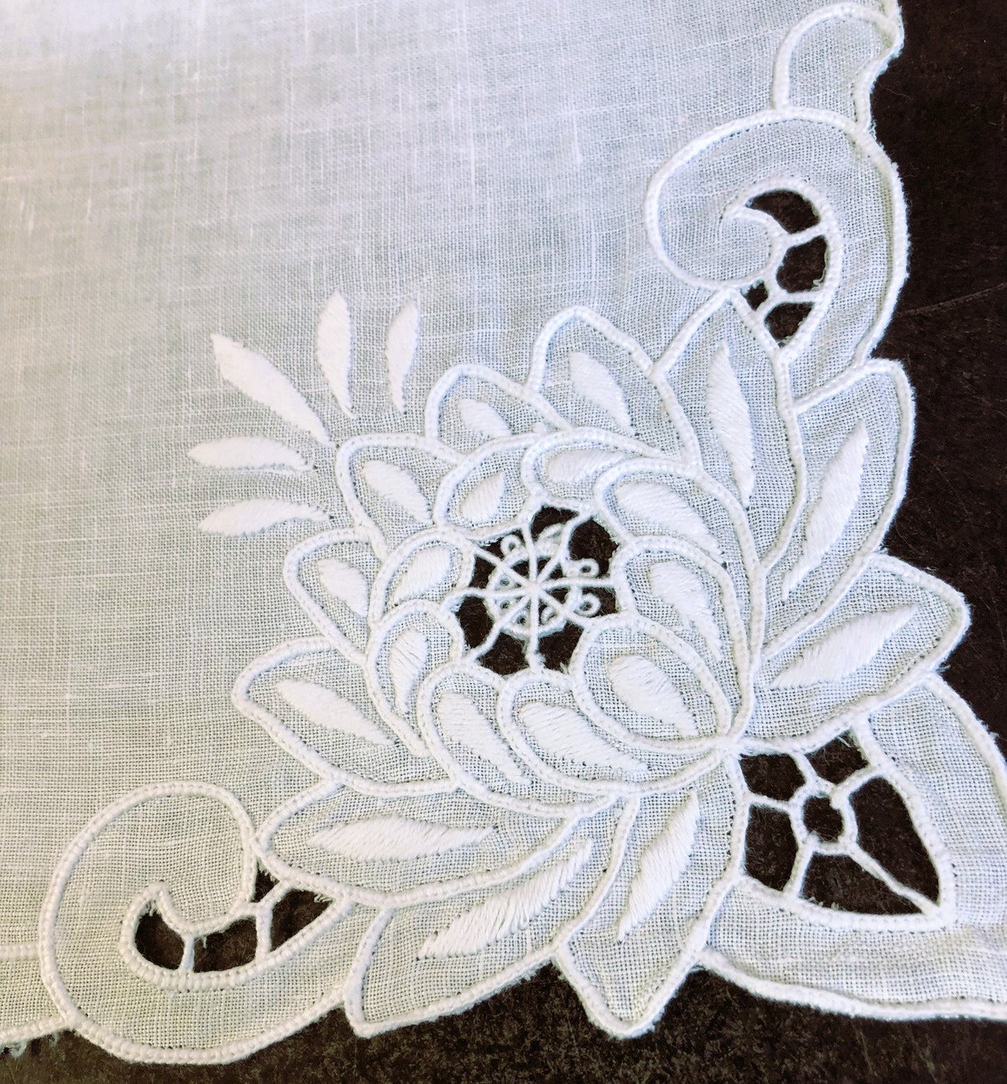 100% Linen Napkins - Chrysanthemum Flower