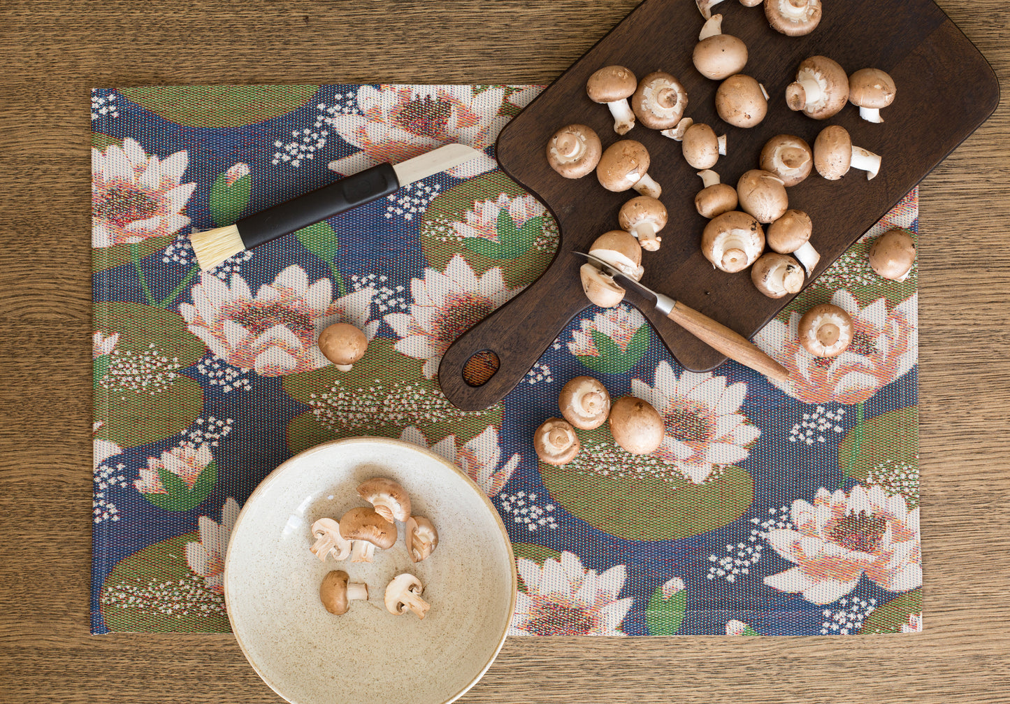 Ekelund Placemat: "Nackrosor"