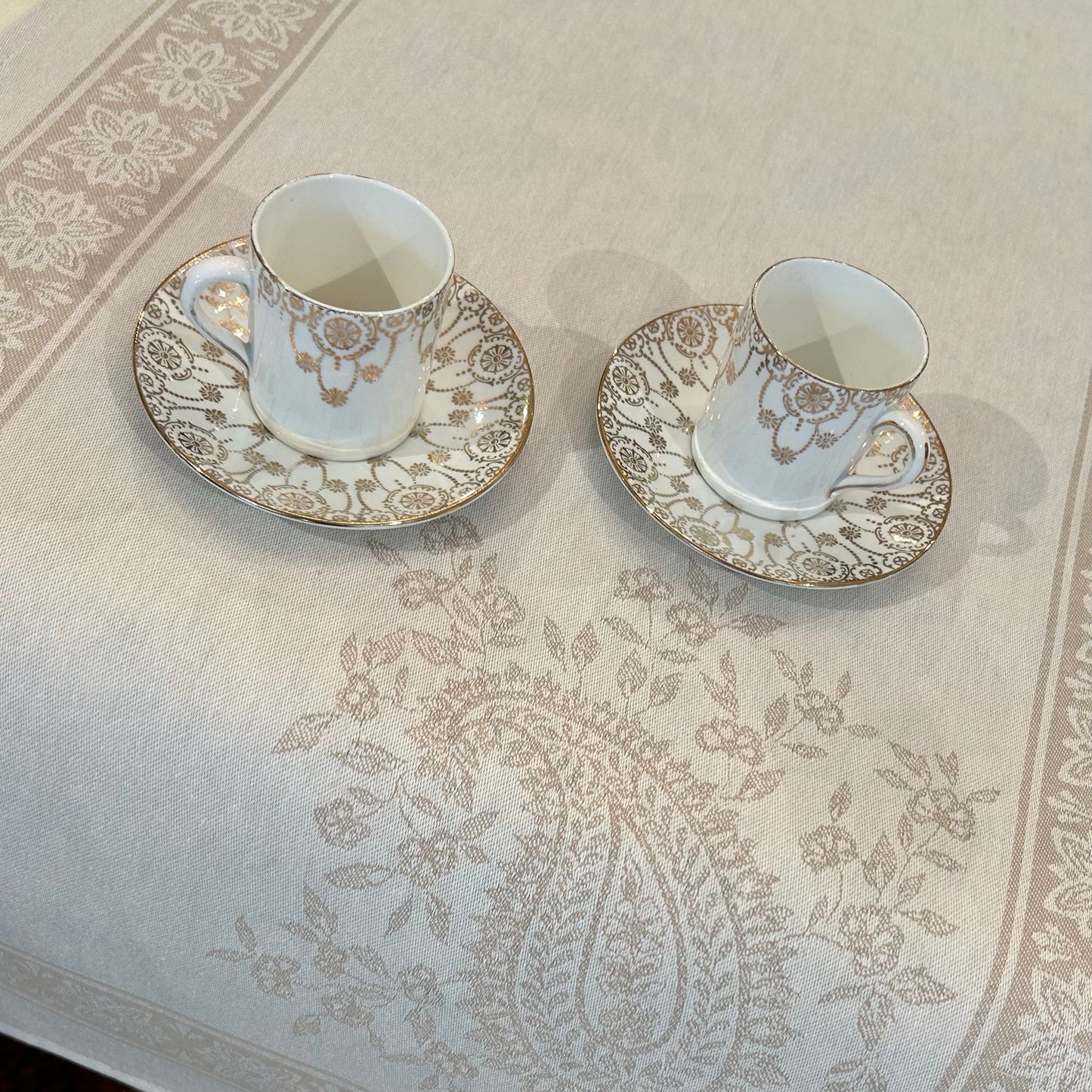 L'Ensoleillade Jacquard Table Runner: "France"