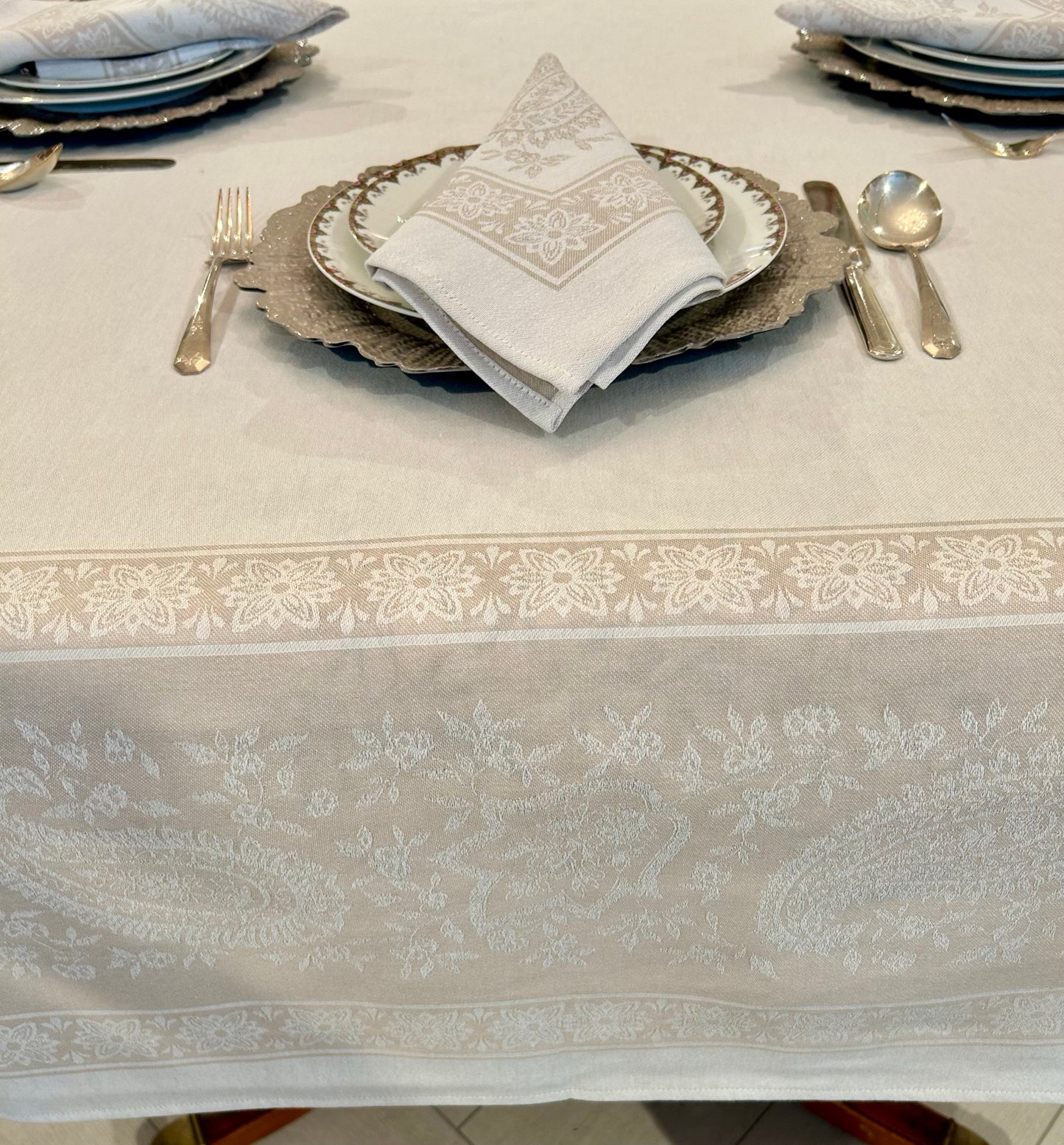 L'Ensoleillade Jacquard Tablecloth: "France"