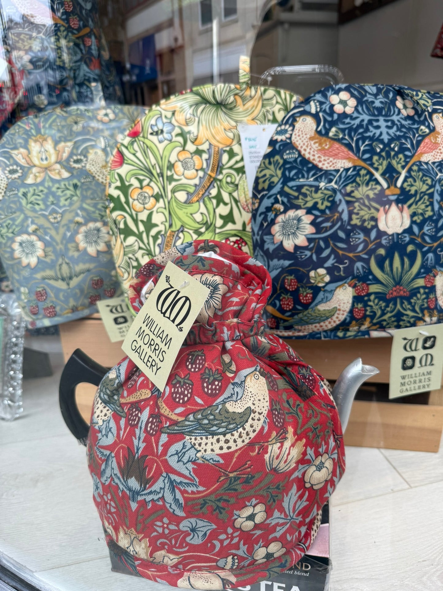 Tea Cozy Muff William Morris "Strawberry Thief" Red