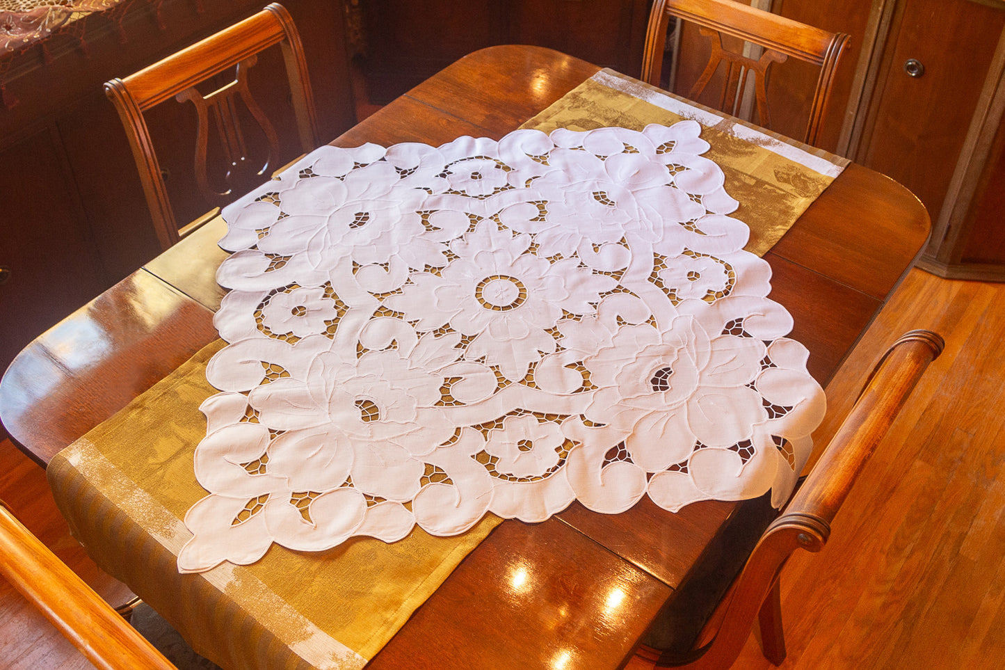 Hand Embroidered Cotton Table Center Set With Napkins