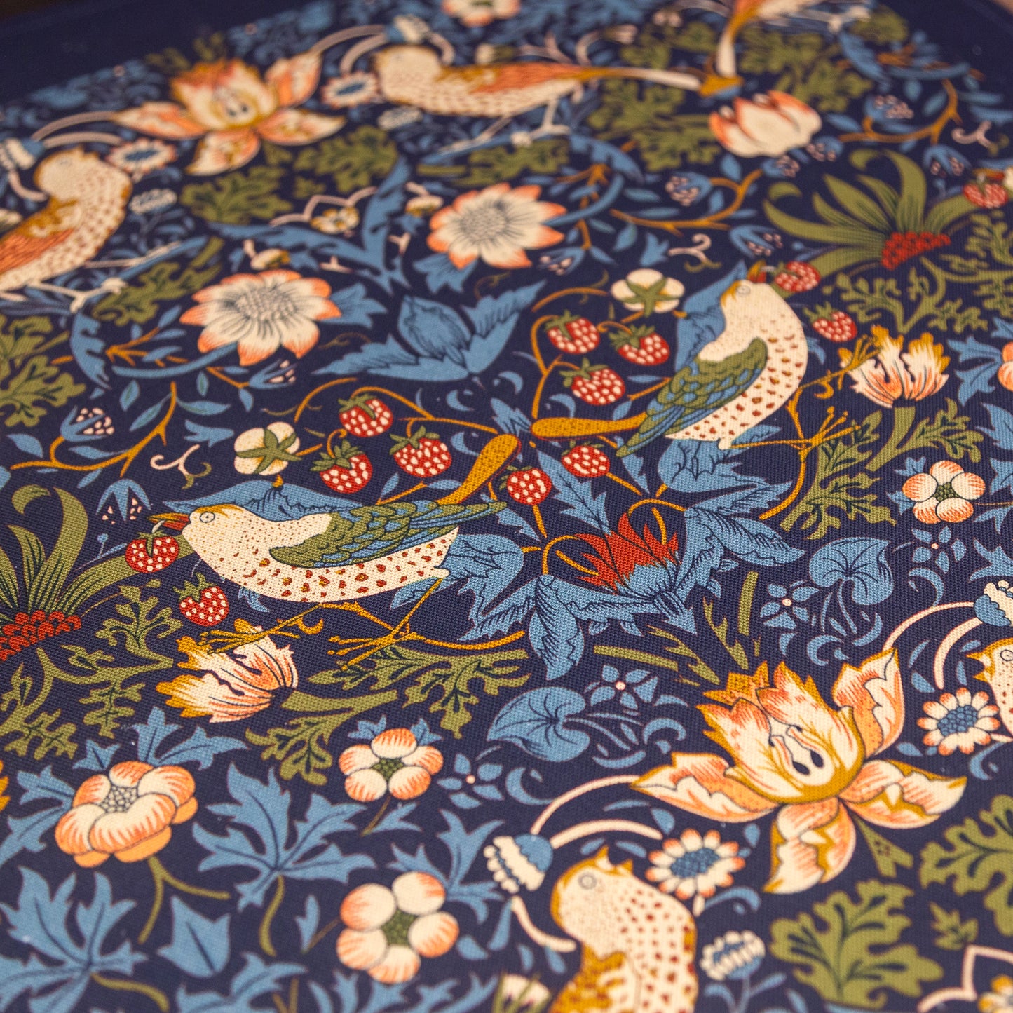 William Morris Tea Towel "Strawberry Thief" Indigo