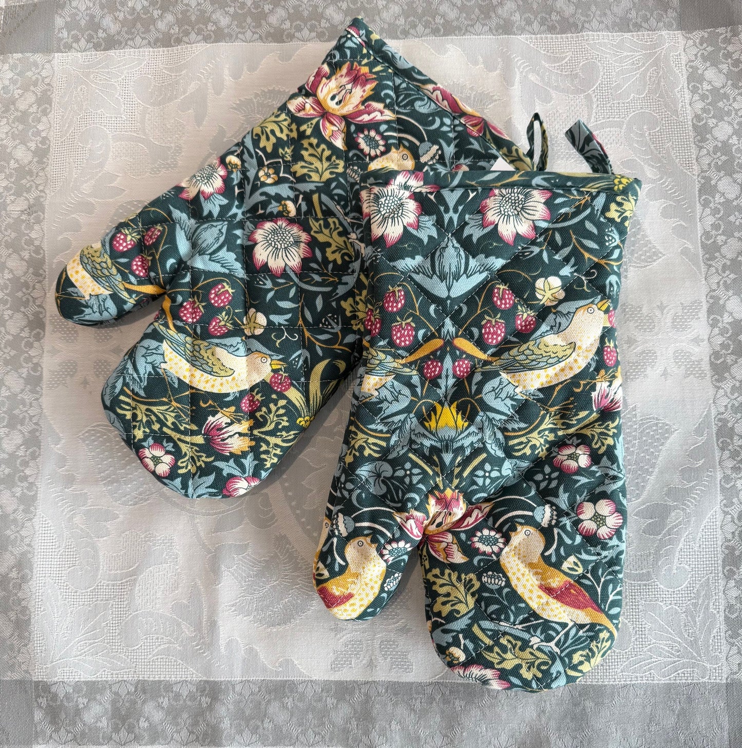 Oven Mitt William Morris "Strawberry Thief" Green