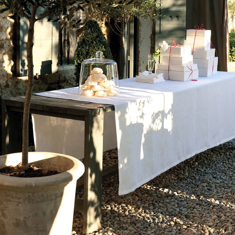 Custom Made French Linen Tablecloths By Le Jacquard Français