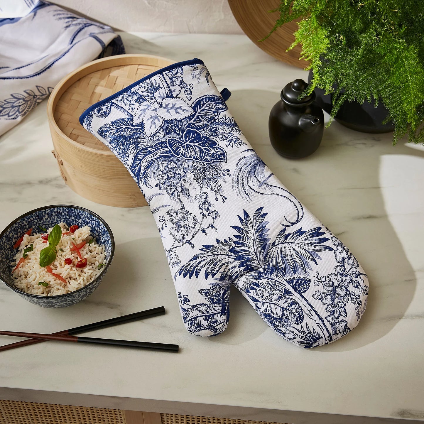 Oven Mitt "Willow Toile"