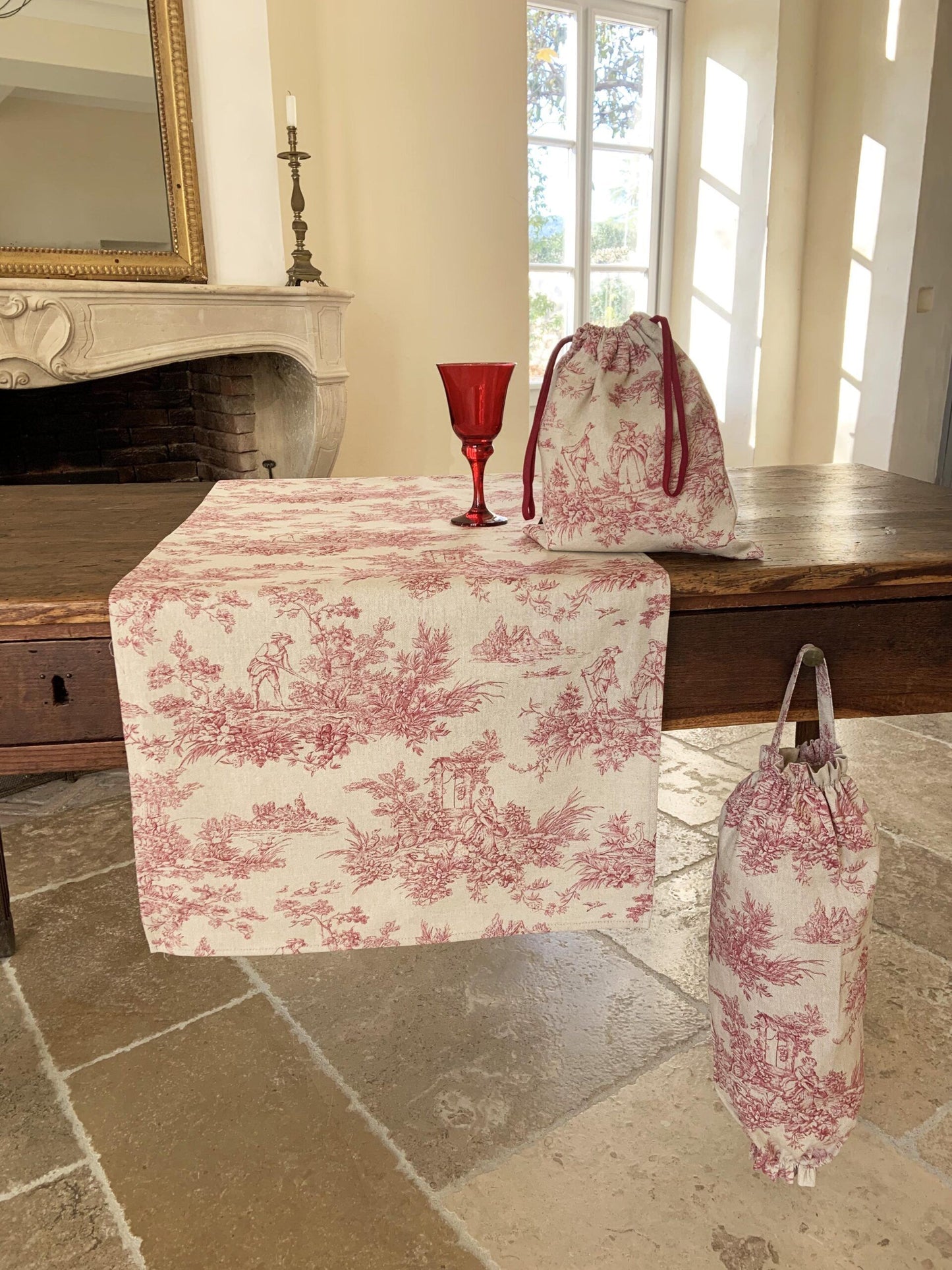 L'Ensoleillade Cotton Table Runner: "Petit Trianon"