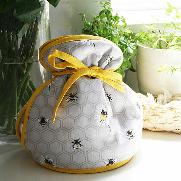 Tea Cosy Muff "Bee Happy"