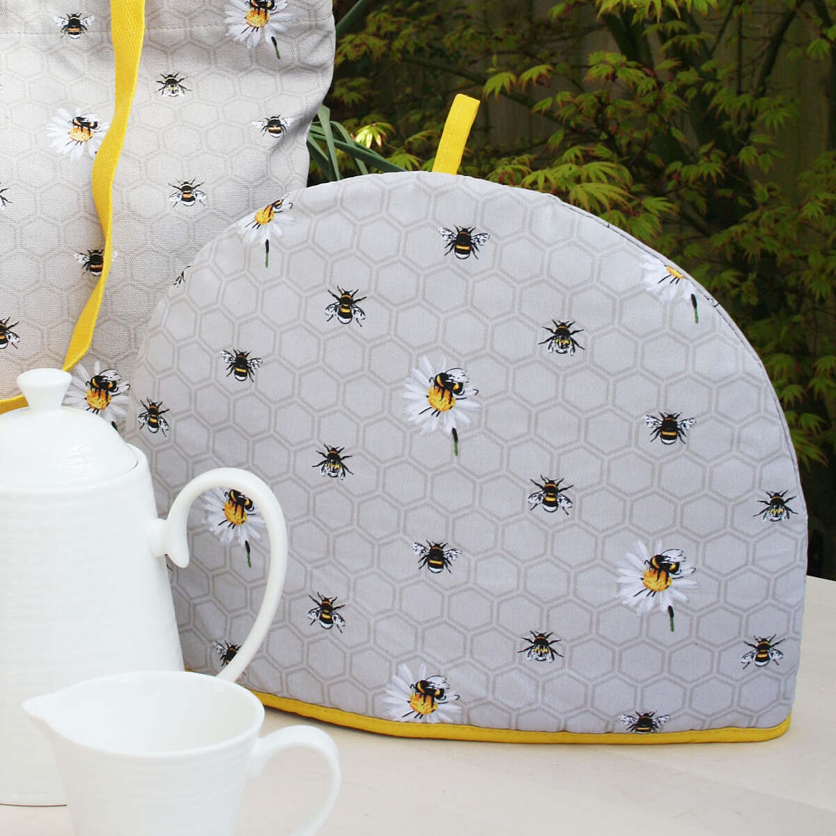Tea Cosy "Bee Happy"
