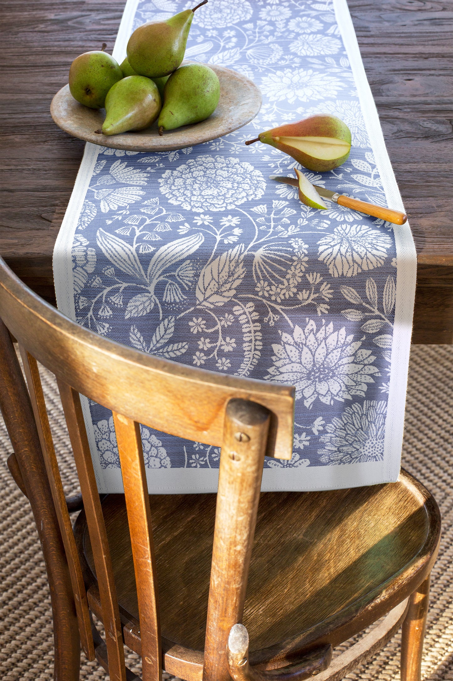 Ekelund Table Runner: "Flytande Bla"