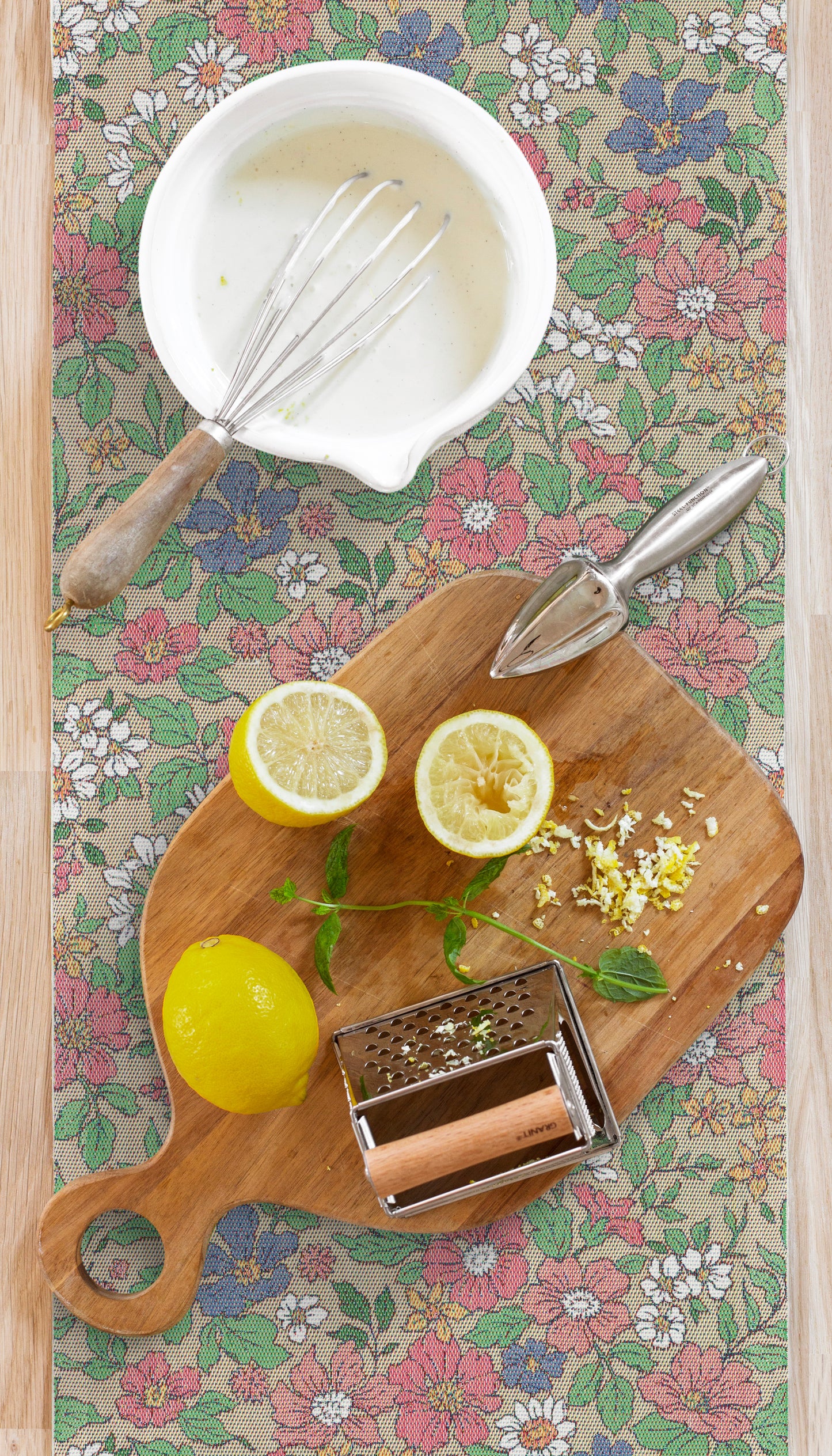 Ekelund Table Runner: "Blomsterfang"