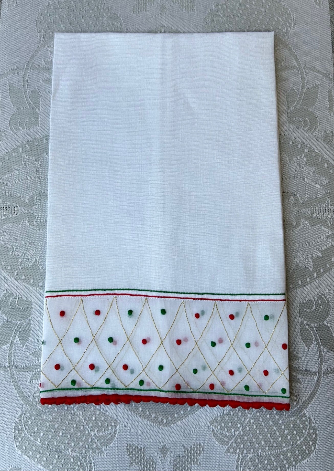 Madeira Embroidered Holiday Guest Towels