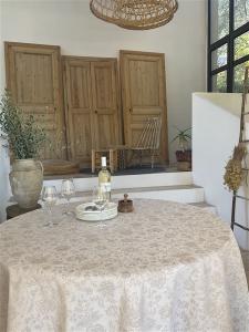 L'Ensoleillade Jacquard Tablecloth "Daya": Beige
