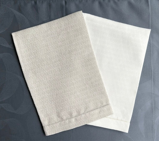 Linen Bath Towels: Diamond Damask