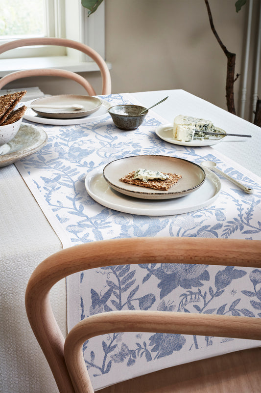 Ekelund Table Runner: "Dream"