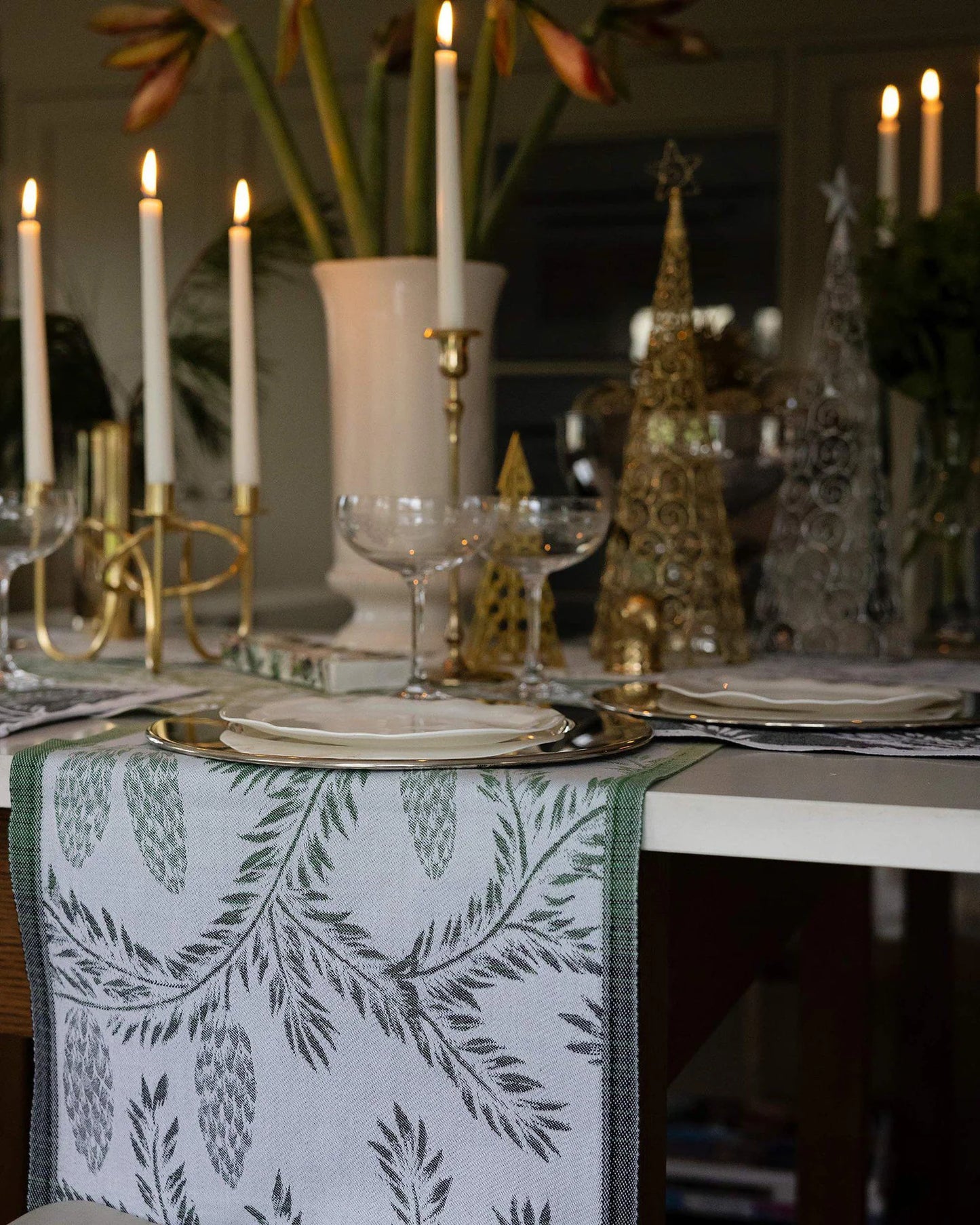 Ekelund Table Runner: "Frostgren"