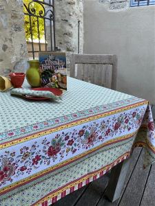 L'Ensoleillade Tablecloth: "Gordes"