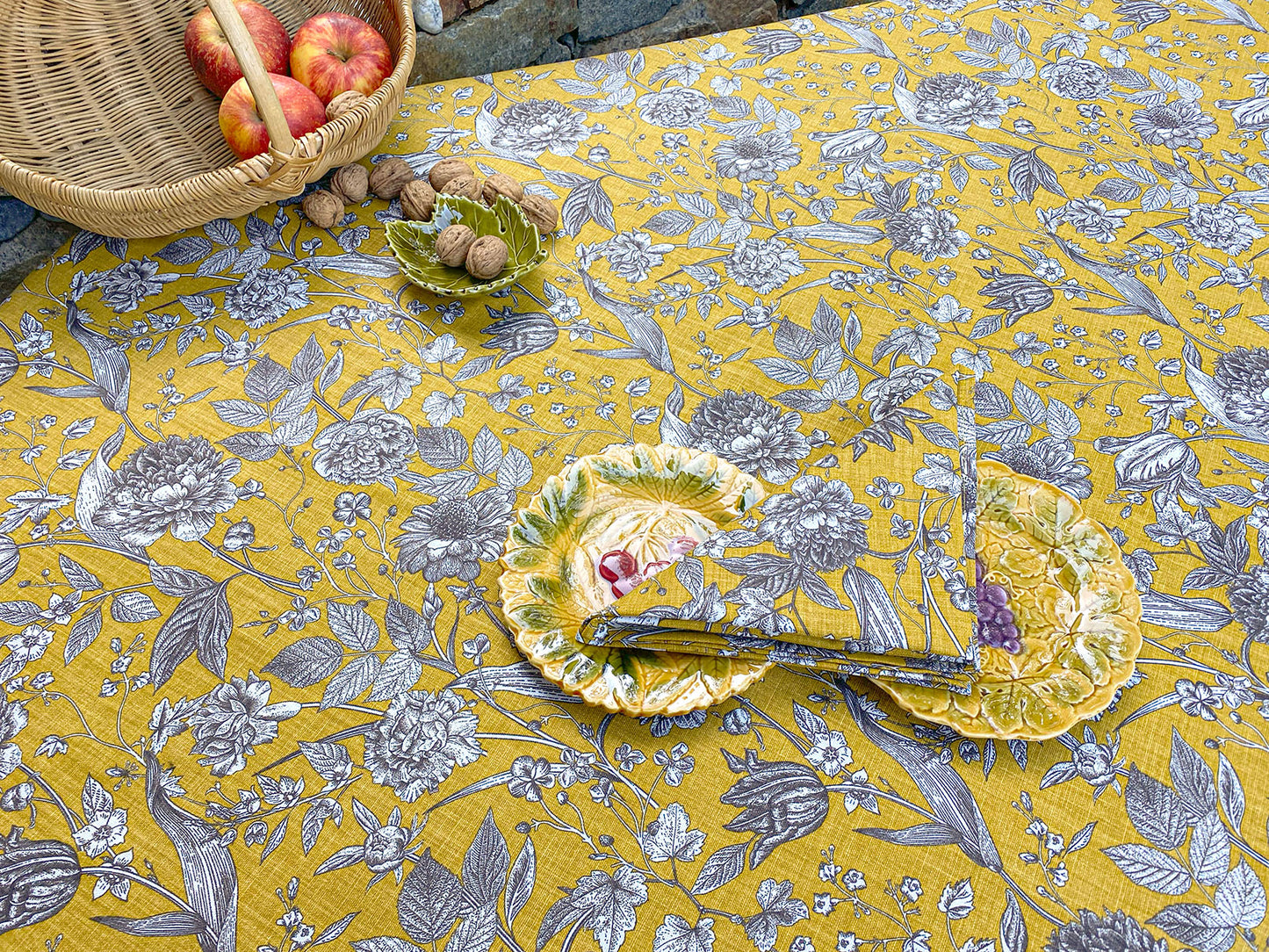 L'Ensoleillade Jacquard Tablecloth: "Ghislaine"