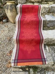 L'Ensoleillade Jacquard Table Runner: "Olive"
