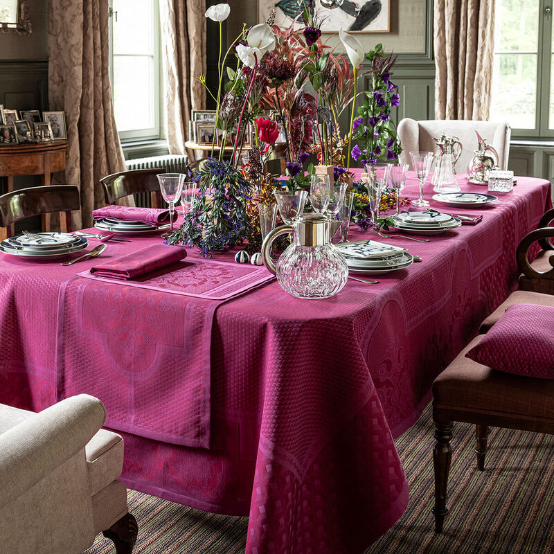 Le Jacquard Francais Tablecloth "Palais Venetien" Pink