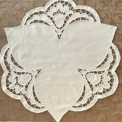 Estate/Vintage Linen Doily - Tulip With Richelieu Lace