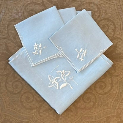 Estate/Vintage Linen Bridge Set With Embroidered Flowers