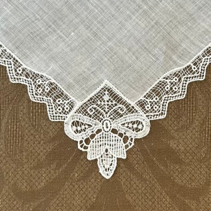 Estate/Vintage Ladies Handkerchief - Linen With Bows & Lace Edge