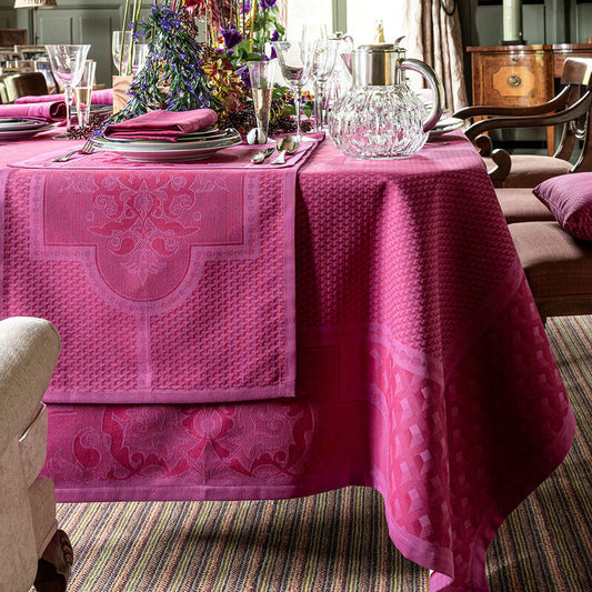 Le Jacquard Francais Table Runner "Palais Venetien" Pink