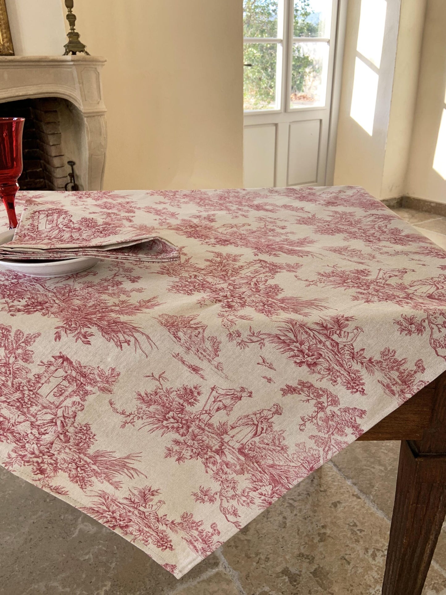 L'Ensoleillade Jacquard Tablecloth: "Petit Trianon" Pink