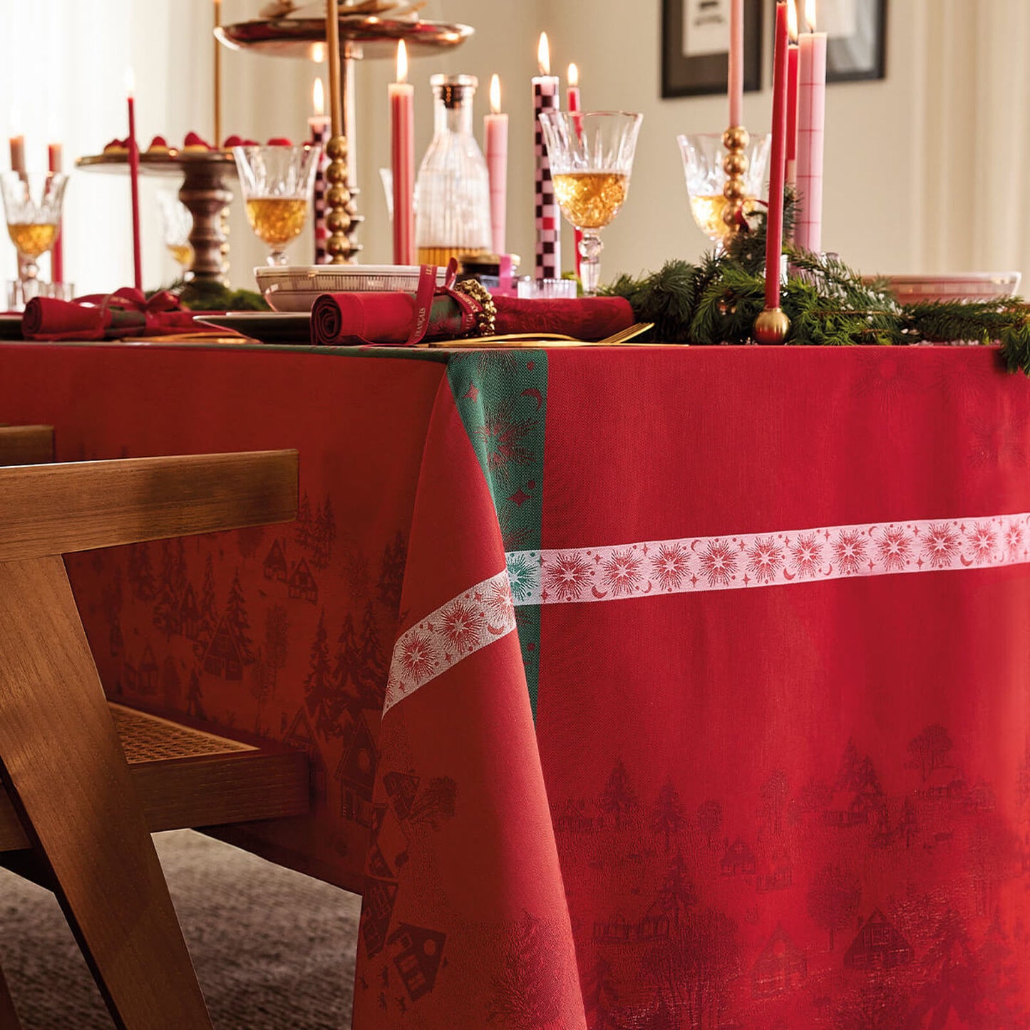 Le Jacquard Français Tablecloth "Sous Les Etoiles" Red