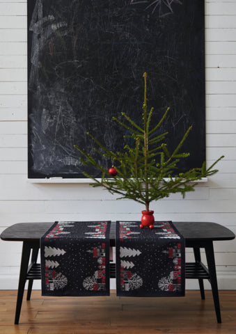 Ekelund Table Runner: "Julstad"