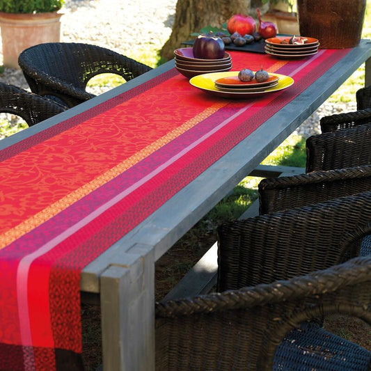 Le Jacquard Francais Table Runner "Provence" Strawberry