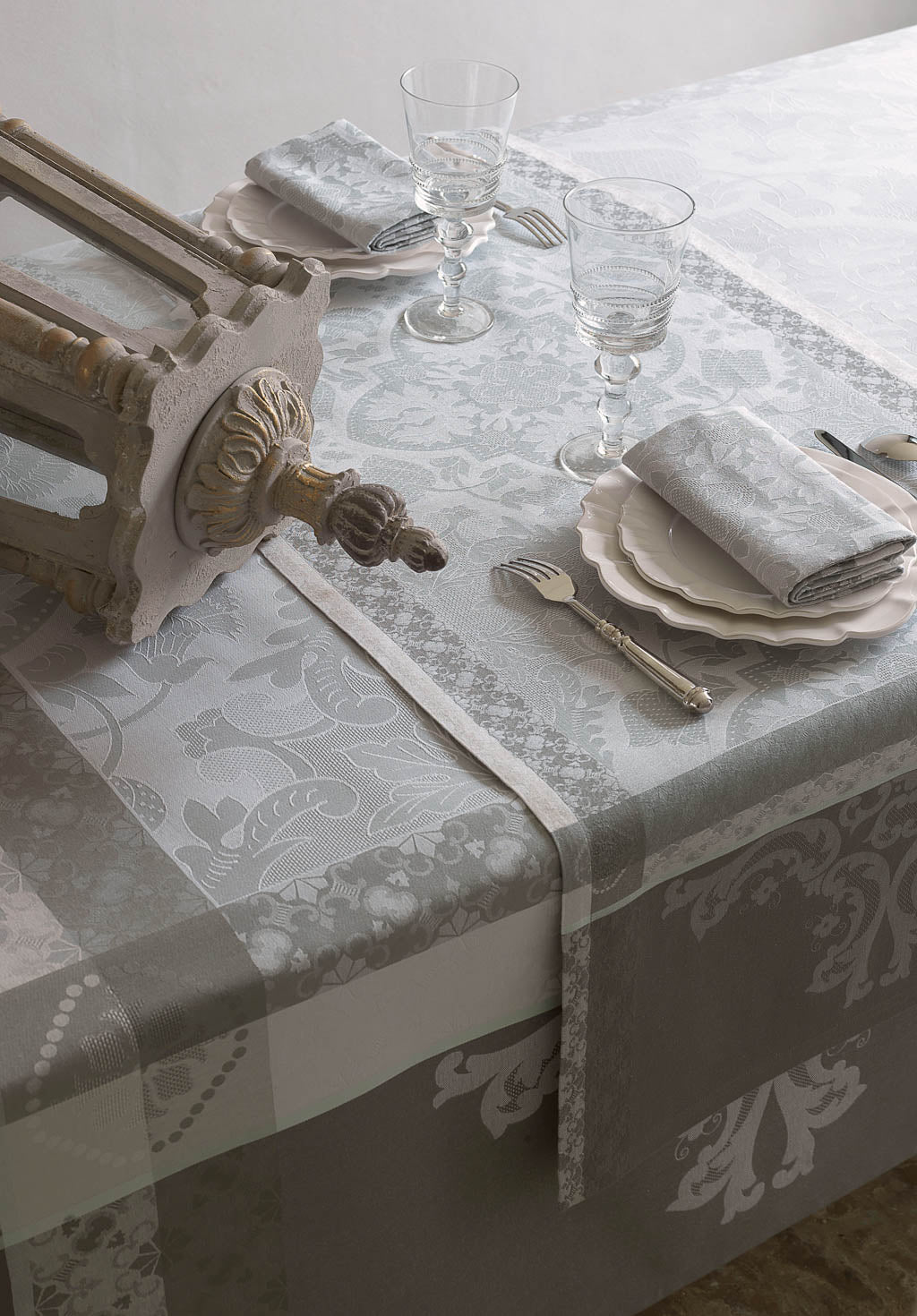 Le Jacquard Francais Tablecloth "Azulejos" Grey